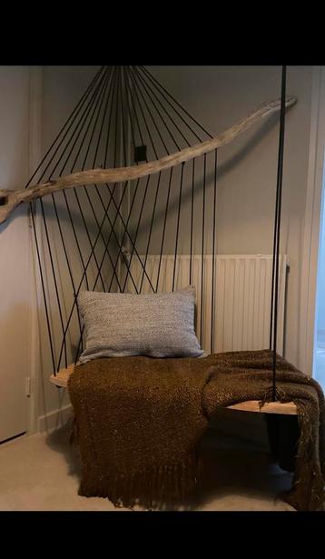 Exclusieve design hangstoel beschikbaar voor biedingen
