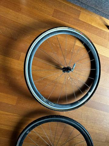 Carbon Wielset met beschadiging  beschikbaar voor biedingen
