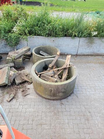 Betonnen waterbak / bloemenbak beschikbaar voor biedingen