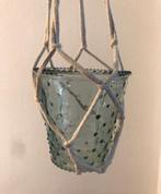 Glas bloempot turkoois aqua met macramé hanger zgan, Verzenden, Rond, Tuin, Zo goed als nieuw