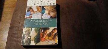 B. Lievegoed - Ontwikkelingsfasen van het kind beschikbaar voor biedingen