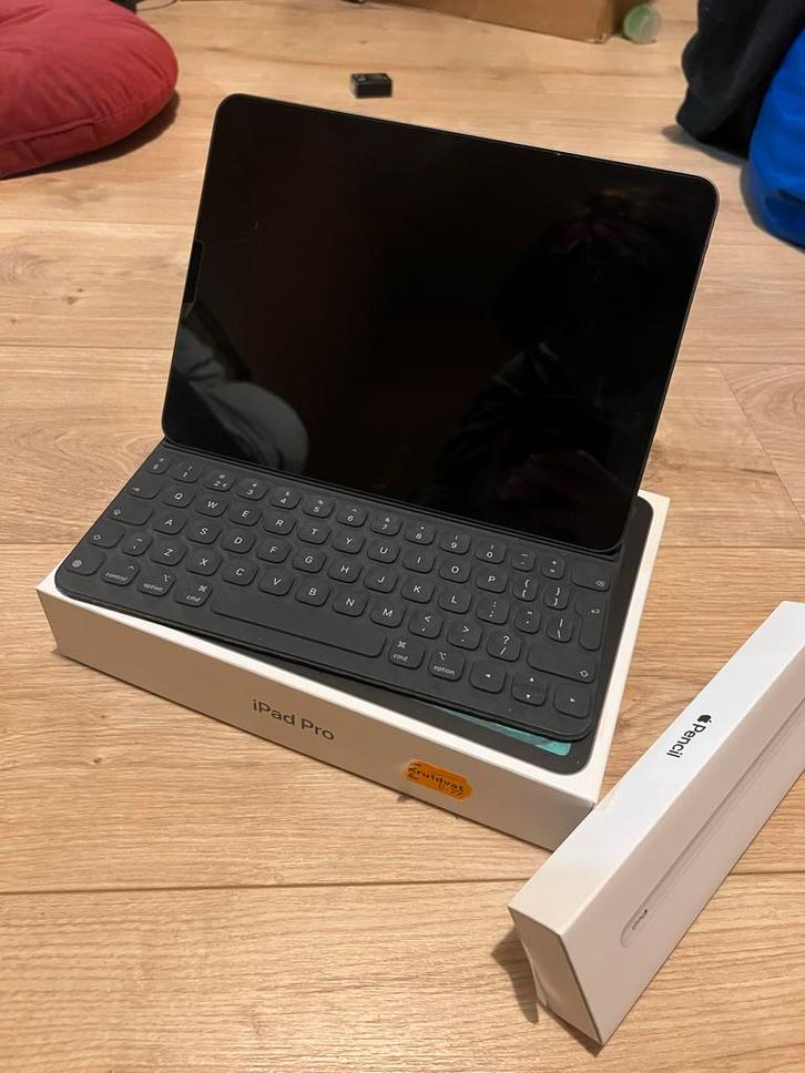 iPad Pro 11 inch 2018 64GB + Typecover, Computers en Software, Apple iPads, Gebruikt, Apple iPad Pro, Wi-Fi, 11 inch, 64 GB, Grijs