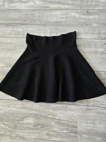 @ Zwarte rok, maat s beschikbaar voor biedingen