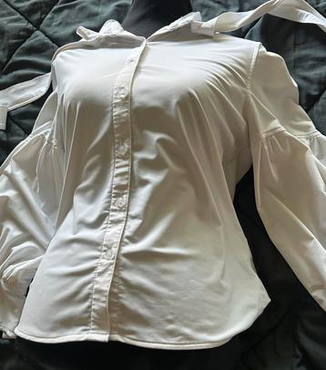 Zgan witte chique travel blouse. Maat M. Azzurro.  M. A beschikbaar voor biedingen