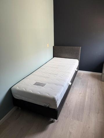 Boxpring incl matras 90 x 210 beschikbaar voor biedingen