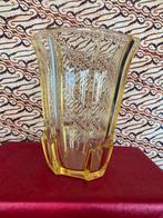 ANTIEKE ART DECO GEEL GLAZEN VAAS. (19cm), Antiek en Kunst, Ophalen of Verzenden
