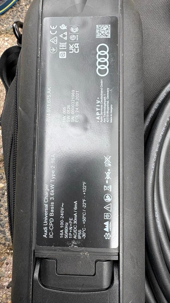 Originele Audi Lader Type 2 (8V1.971.675.AK), Auto-onderdelen, Elektronica en Kabels, Audi, Gebruikt, Ophalen of Verzenden