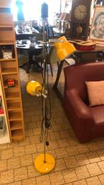 Mooie metalen vloerlamp Geel, Ophalen, Kringloopcentrum De Markt Zeist, Voorheuvel 48, Zo goed als nieuw