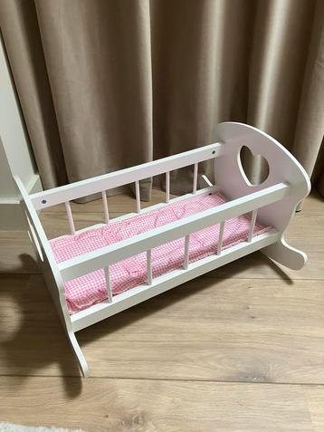 Poppenbed beschikbaar voor biedingen