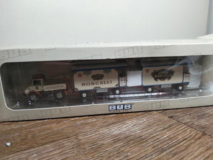 Te koop BUB Unimog met 2x Circus Roncalli wagen gelimiteerd, Hobby en Vrije tijd, Modelauto's | 1:87, Zo goed als nieuw, Bus of Vrachtwagen