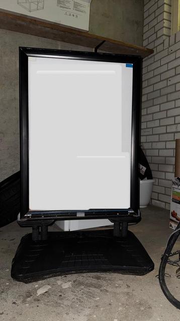 reclamebord voor winkels beschikbaar voor biedingen
