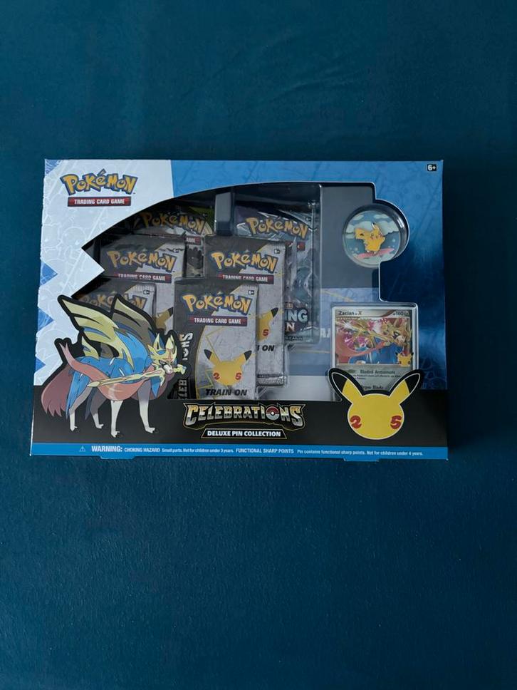 Pokémon Celebrations Deluxe Pin Collection, Hobby en Vrije tijd, Verzamelkaartspellen | Pokémon, Nieuw, Overige typen, Foil, Ophalen of Verzenden