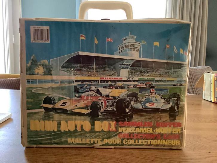 Matchbox formaat auto's in auto-box / koffer - 48 Stuks, Hobby en Vrije tijd, Modelauto's | Overige schalen, Ophalen of Verzenden