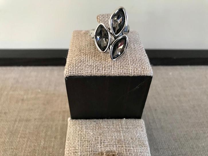 Zamak ring (36) (36,- =14,50) 18 bijna 19, Sieraden, Tassen en Uiterlijk, Ringen, Nieuw, Dame of Heer, 18 tot 19, Zilver, Overige materialen