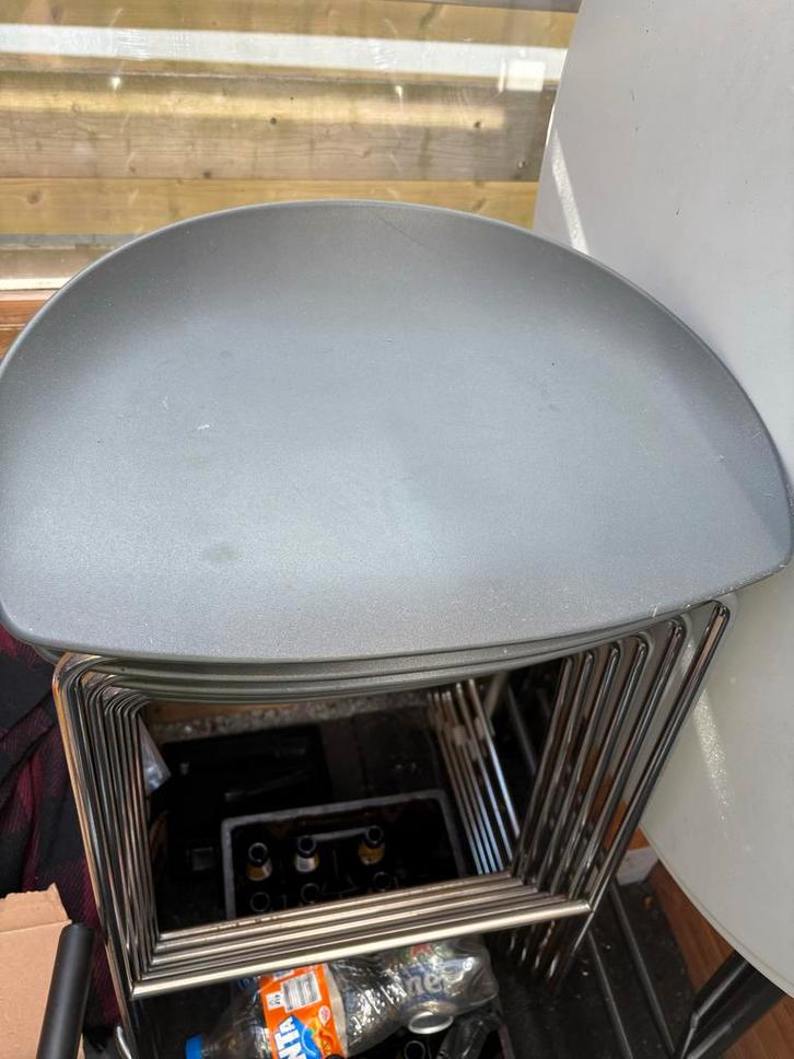 Stapelbare krukken met opklaptafel - Party set, Huis en Inrichting, Krukjes, Gebruikt, Kunststof, Ophalen of Verzenden