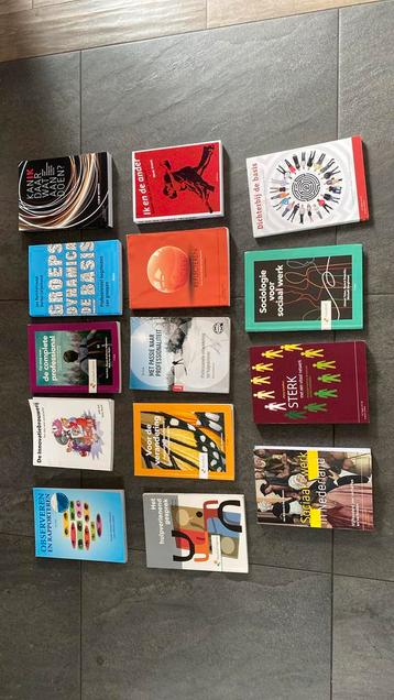 Boeken Social Work jaar 1, Hogeschool Viaa Zwolle beschikbaar voor biedingen