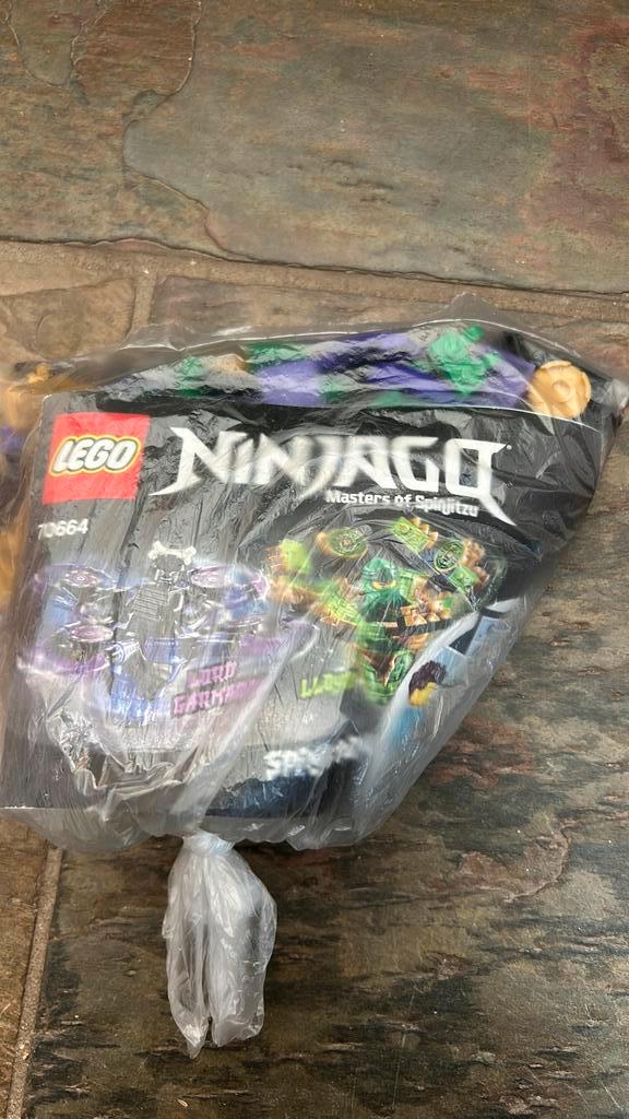 Lego 70664 - Lego Ninjago - Spinjitzu Lloyd vs. Garmadon, Kinderen en Baby's, Speelgoed | Duplo en Lego, Gebruikt, Lego, Complete set