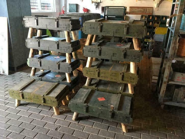 Legerkisten op pootjes, nachtkastjes , bijzettafeltje etc., Huis en Inrichting, Woonaccessoires | Kisten, Ophalen of Verzenden