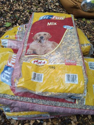 10 x 15 kg hondenvoer  beschikbaar voor biedingen