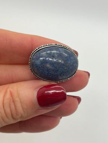 A149 Prachtige zilveren broche blauwe steen beschikbaar voor biedingen