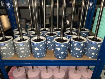 48 x wenko Stella darkblue borstel met houder nieuw in doos beschikbaar voor biedingen