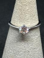 Zilveren ring met moissanite ( lab made diamant)