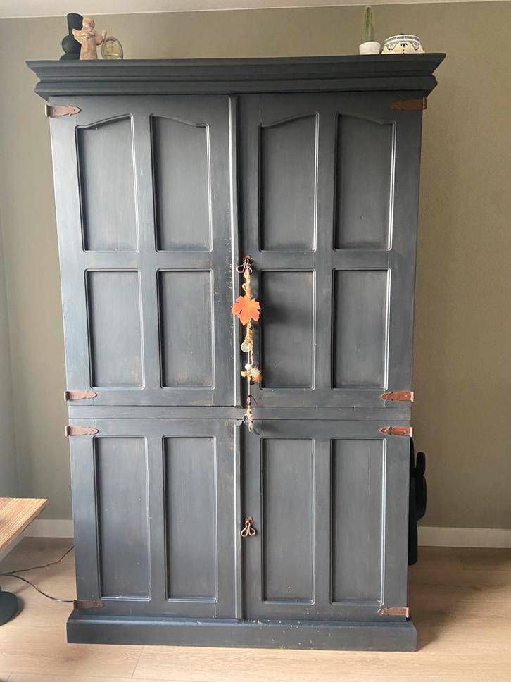 Stoere zwarte soort broodkast / computerkast, geloogd grenen, Huis en Inrichting, Kasten | Buffetkasten, Gebruikt, 100 tot 150 cm