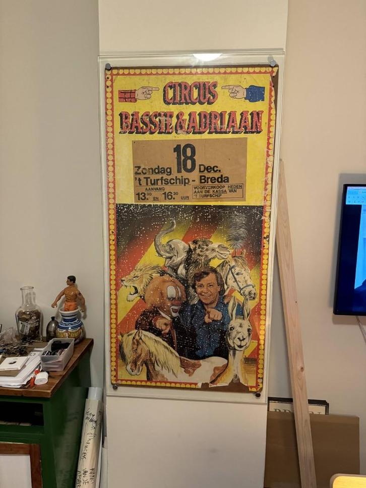 Bassie en Adriaan reclamebord (jaren 1986-1987), Verzamelen, Posters, Gebruikt, Film en Tv, Deurposter of groter, Rechthoekig Staand