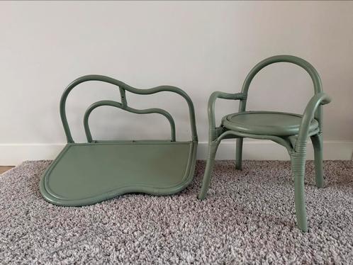 H&M Rotan set voor kinderen - bureautje en stoel, Kinderen en Baby's, Kinderkamer | Tafels en Stoelen, Zo goed als nieuw, Tafel(s) en Stoel(en)