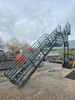 Stalen trap met tussen bordes groen hoog 5mtr   nob187, Doe-het-zelf en Verbouw, Ladders en Trappen, Ophalen of Verzenden, Zo goed als nieuw