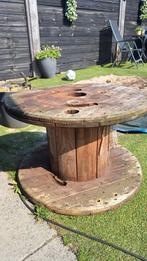 2 houten kabelhaspels rond 62x62 H40.5cm, en 95x95 H48cm, Tuin en Terras, Ophalen, Zo goed als nieuw, Rechthoekig, Hout