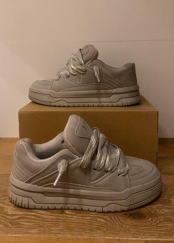 Bershka skates grijs beschikbaar voor biedingen