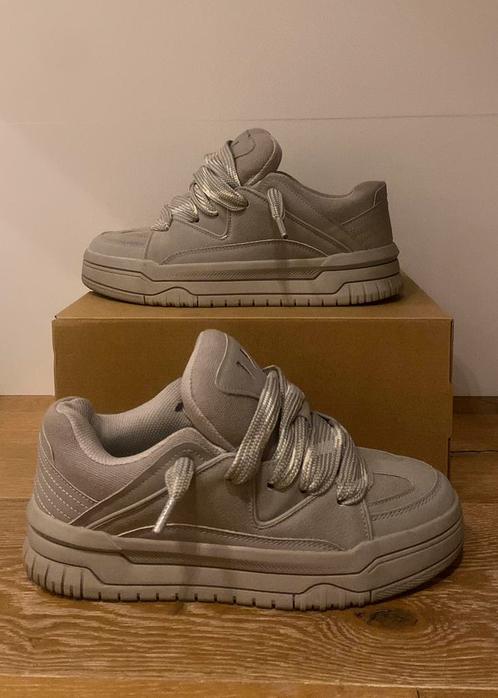 Bershka skates grijs, Kleding | Heren, Schoenen, Zo goed als nieuw, Overige kleuren, Ophalen of Verzenden