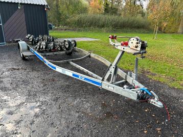 1800 kg kalf trailer met easy rol systeem! En meer trailers beschikbaar voor biedingen