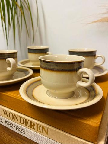 Mooie set vintage Colditz kop en schotels 4x beige aardewerk beschikbaar voor biedingen