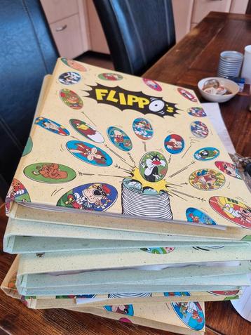 6 mappen met flippo's beschikbaar voor biedingen