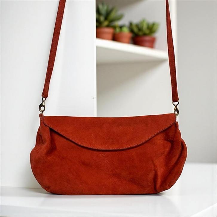 Unisa Handtas Universele Maat Suède Oranje Clutch, Sieraden, Tassen en Uiterlijk, Tassen | Schoudertassen, Zo goed als nieuw, Overige merken