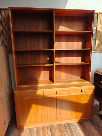 Zweeds vintage design boekenkast beschikbaar voor biedingen