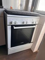 Gasfornuis met oven er in, Witgoed en Apparatuur, Fornuizen, Ophalen, 4 kookzones, Zo goed als nieuw, Gas