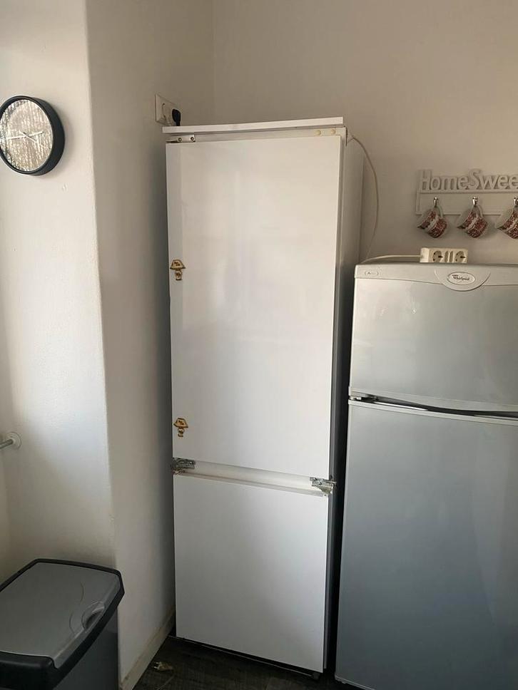 Whirlpool Inbouw Koelkast - Koelvriescombinatie, Witgoed en Apparatuur, Koelkasten en IJskasten, Gebruikt, Met vriesvak, 150 tot 200 liter