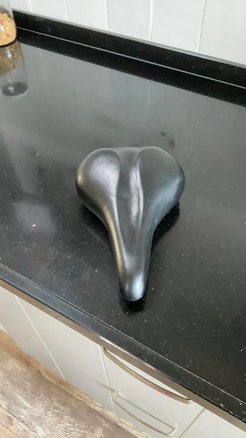Te koop fiets zadel beschikbaar voor biedingen