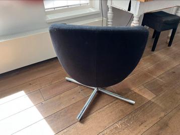 Twee prachtige compacte fauteuils beschikbaar voor biedingen