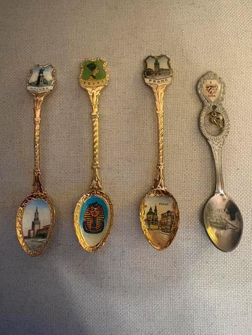 Verzameling 4 theelepeltjes uit div. Landen beschikbaar voor biedingen