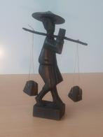 Aziatische Houtfiguur Waterdrager., Antiek en Kunst, Ophalen of Verzenden