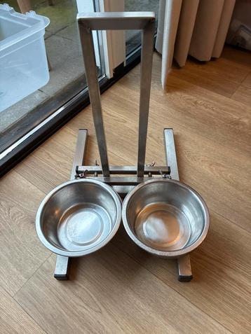 Voerbakken hond beschikbaar voor biedingen