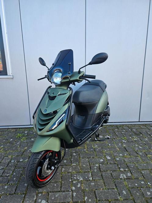 Piaggio Zip Sp Custom 45Km Bromscooter Full Option Huracan, Fietsen en Brommers, Scooters | Overige merken, Zo goed als nieuw