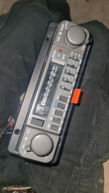 Vintage Autoradio met equalizer jaren 80 voor 12 euro beschikbaar voor biedingen