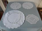  4 kleedjes wit met oa gehaakte kleedje brocante, Antiek en Kunst, Curiosa en Brocante, Ophalen of Verzenden