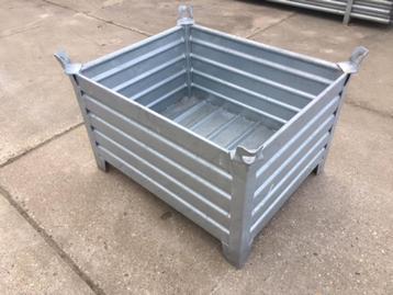 Nieuwe stapelbakken / stapelkratten / steiger klemmen bakken beschikbaar voor biedingen