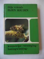 Twee boeken over bijen houden, honingbijen, imkeren, Ophalen of Verzenden, Gelezen